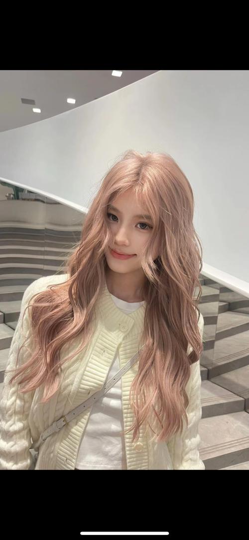 染什么颜色的头发显白