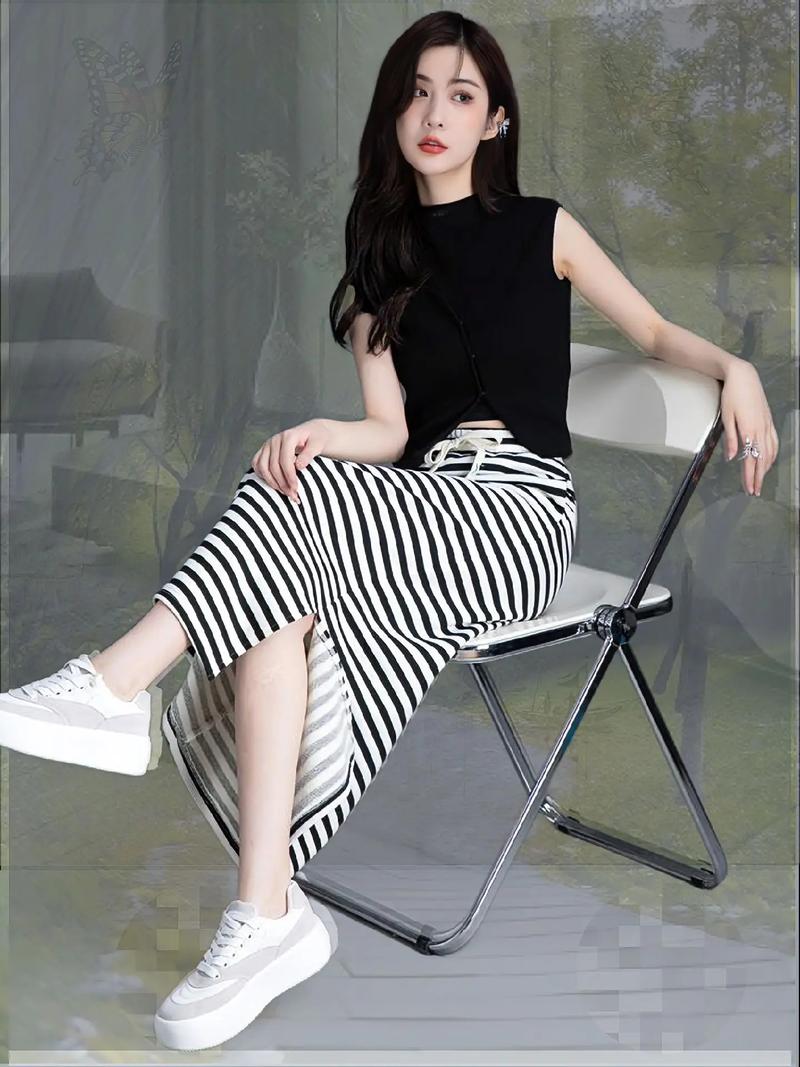 中款包臀裙怎么搭配什么外套