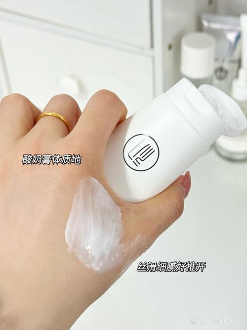 用完洗面奶立即擦面霜