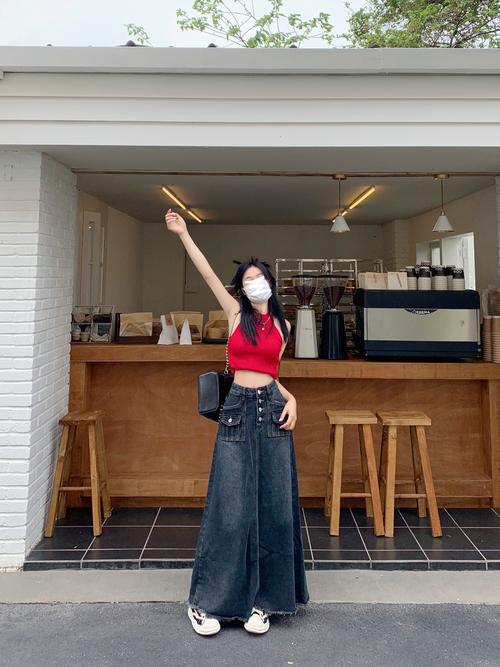 中长a版牛仔裙怎么搭配