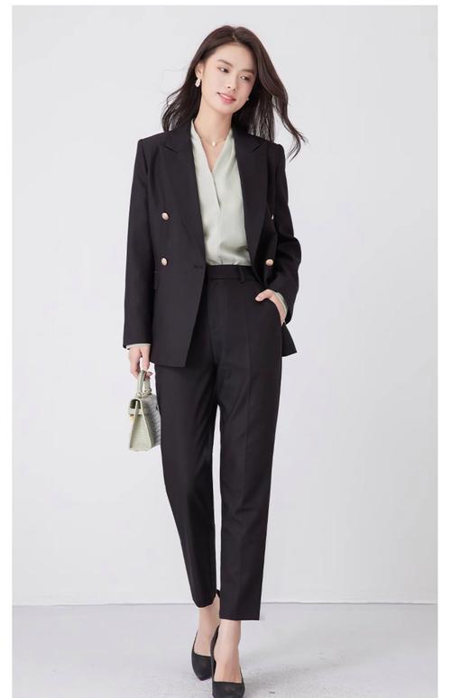 职业衬衫女怎么搭配