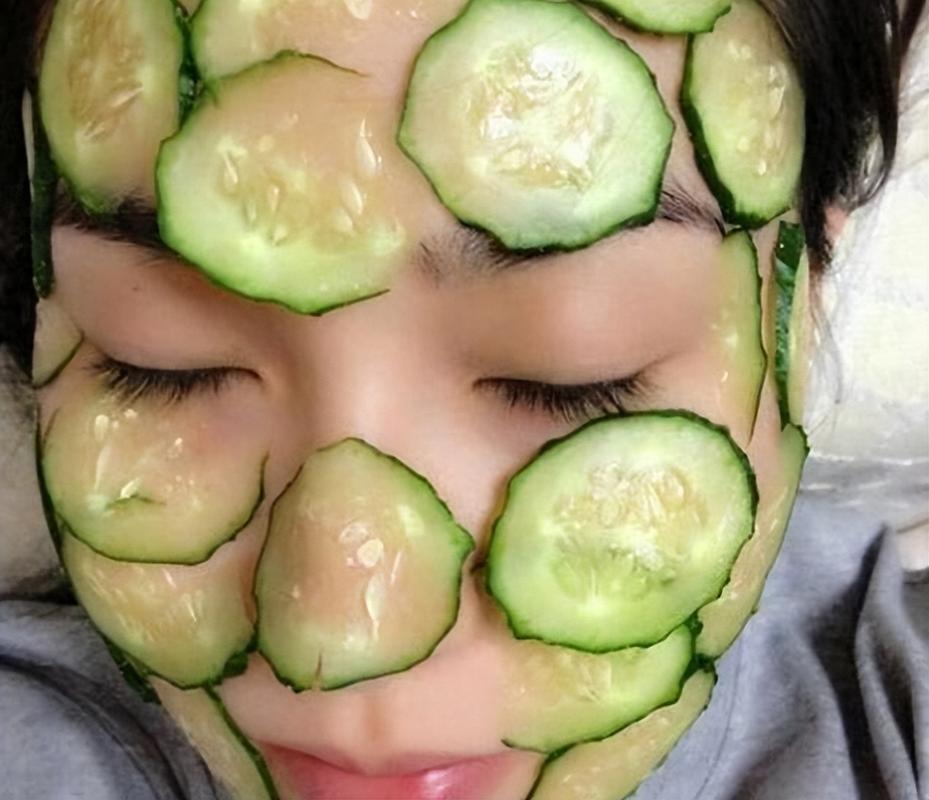 洗面奶用完之后贴黄瓜