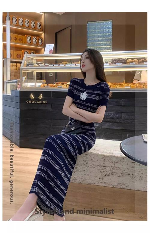 针织的连衣裙怎么搭配衣服好看吗