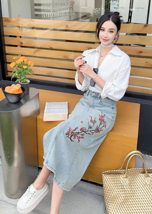 休闲长款包裙怎么搭配