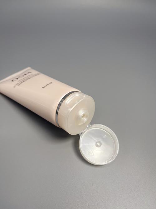 去除毛孔垃圾的洗面奶