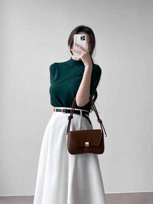 小套头针织衫怎么搭配