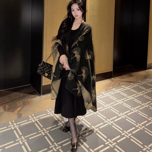 小斗篷怎么搭配图片