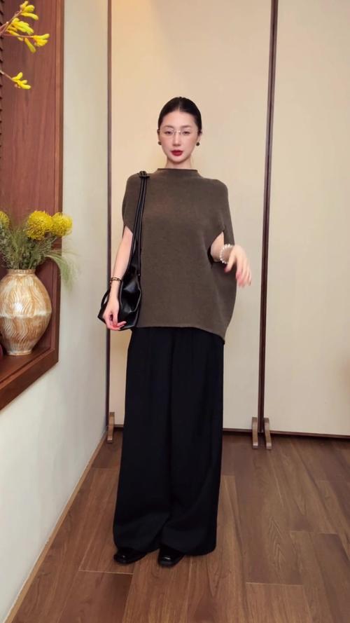 小斗篷怎么搭配图片