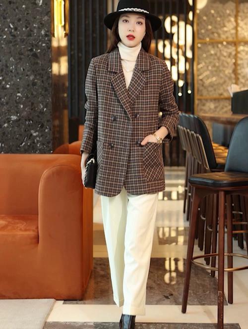 西装格子大衣怎么搭配图片欣赏