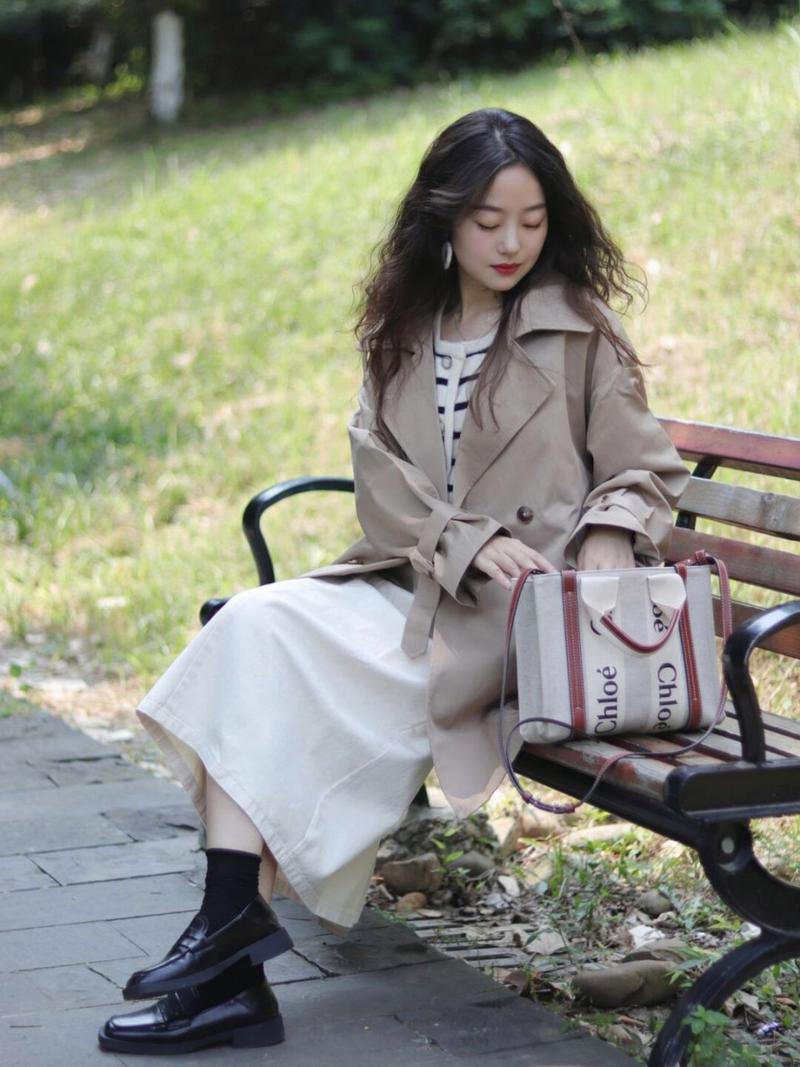 无袖的风衣怎么搭配图片