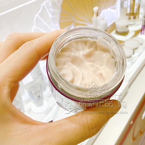 脸上有毛孔用什么护肤品