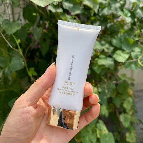 脸上有毛孔用什么护肤品