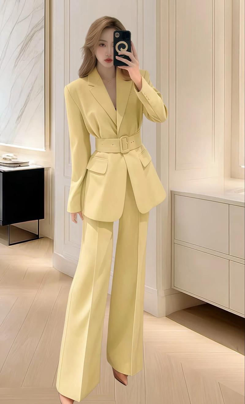 黄色无领西装怎么搭配