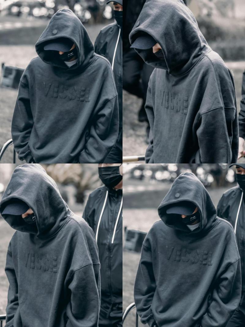 戴帽子配什么衣服