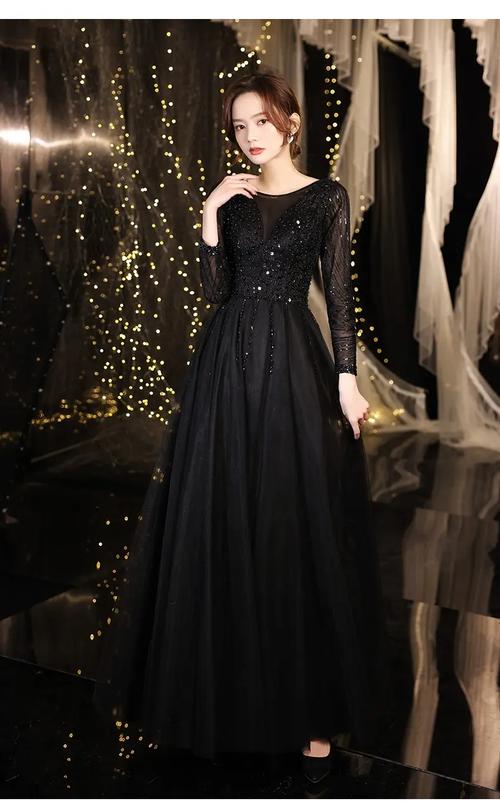 黑色长款礼服怎么搭配