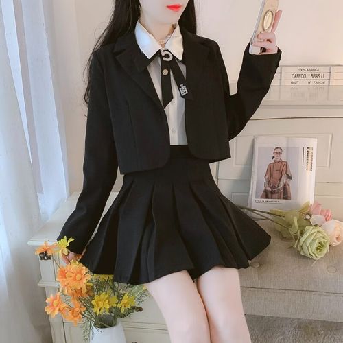 粉格百褶裙怎么搭配外套