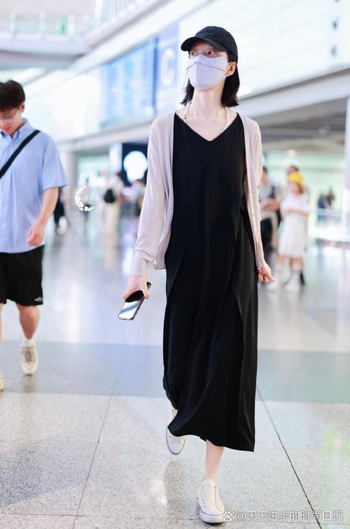 黑衣服配什么帽子