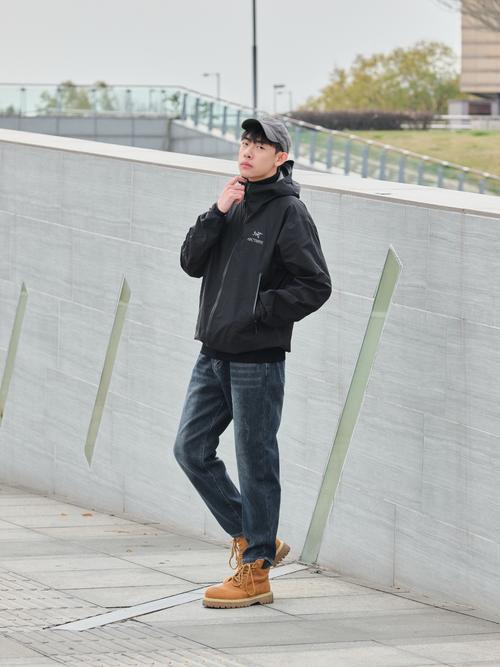 牛仔外套配什么裤子男