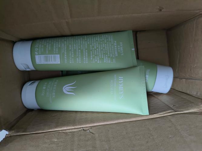 思亲肤芦荟洗面奶泡沫