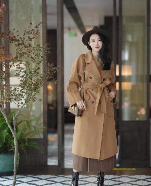 浅棕色外套怎么搭配鞋