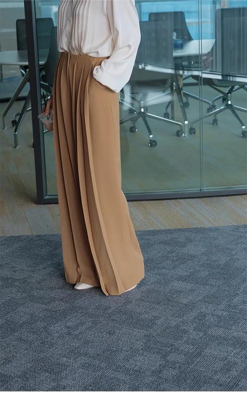 阔腿百褶裤怎么搭配