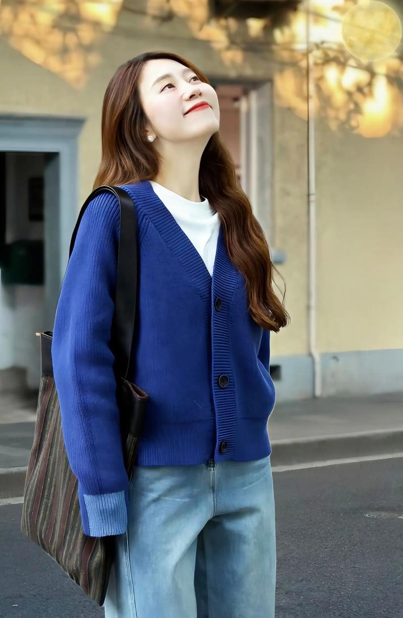 深蓝色长款衣怎么搭配裤子好看