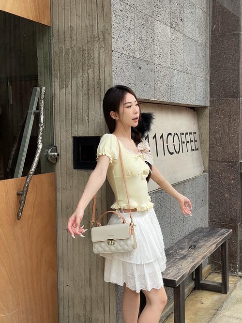 白色格子包裙上衣怎么搭配图片欣赏