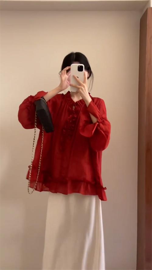 宽松的红衬衫怎么搭配