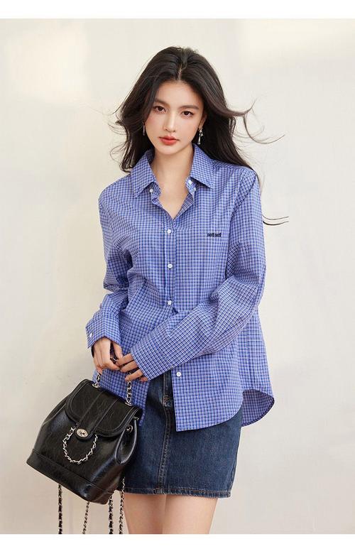 蓝色格子衬衣怎么搭配好看