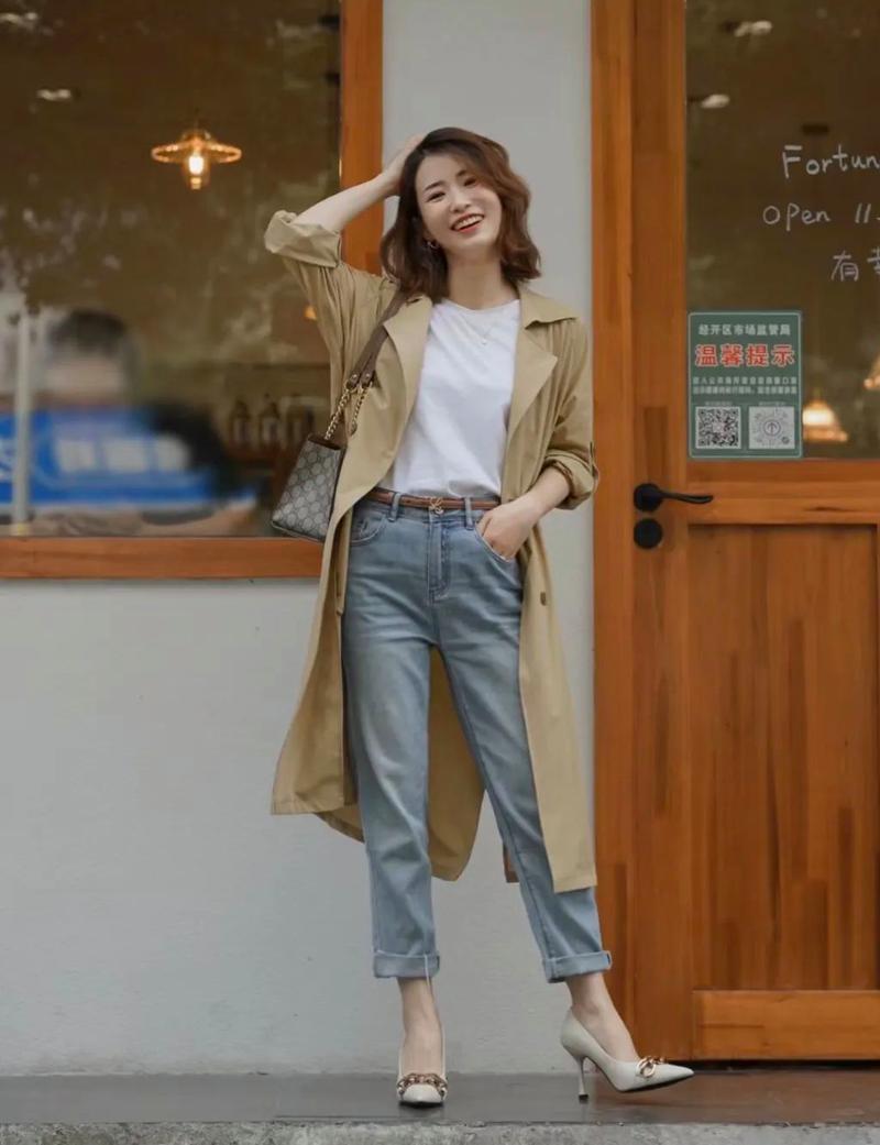 卡其色衣服配什么裤子