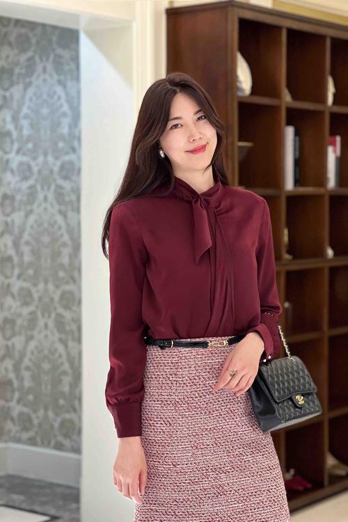 红色高领衬衣怎么搭配图片