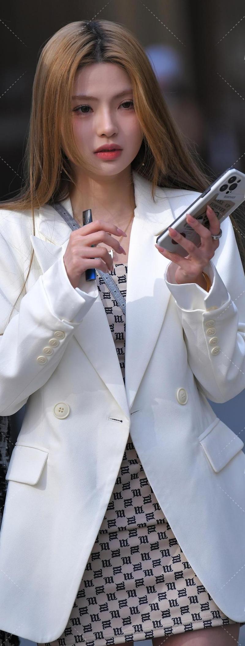 白中长款外套怎么搭配图片大全