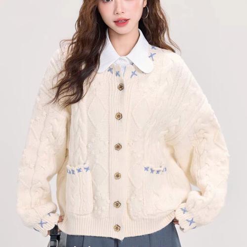 针织上衣内搭怎么搭配外套