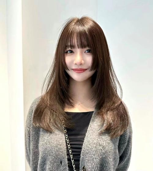 脸瘦剪什么发型好看