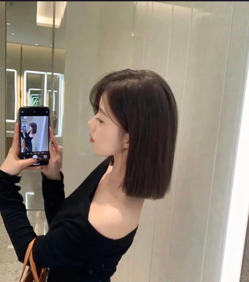 脸瘦剪什么发型好看