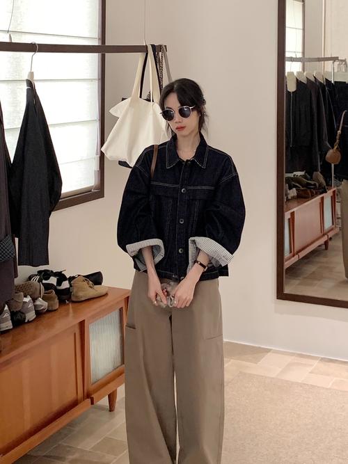 秋季短款牛仔上衣怎么搭配图片欣赏