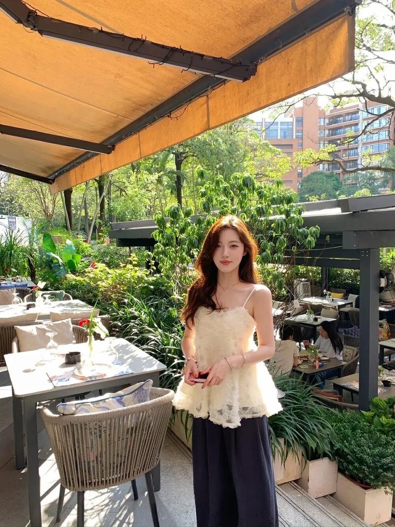 蓬蓬上衣短款怎么搭配