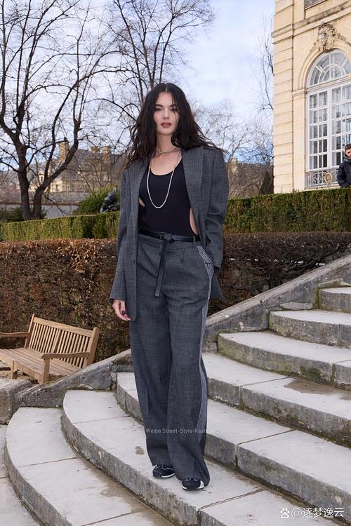 欧美女西服外套怎么搭配