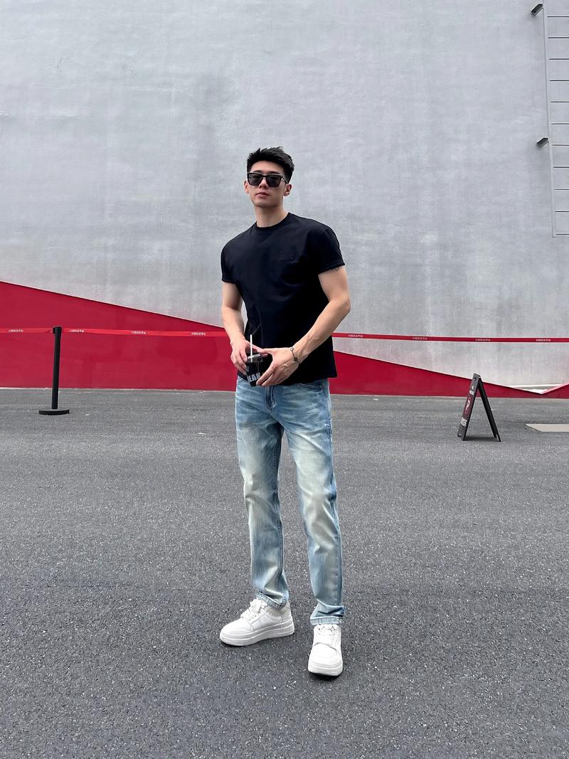 男士牛仔裤搭配什么鞋子