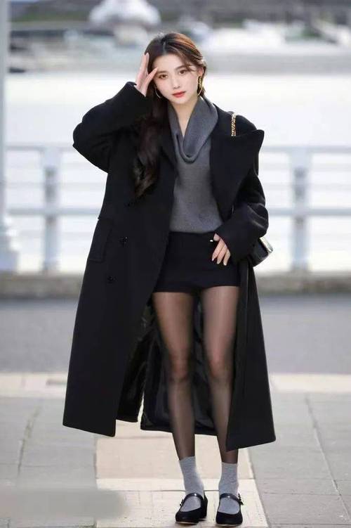 女生冬季黑色鞋子怎么搭配