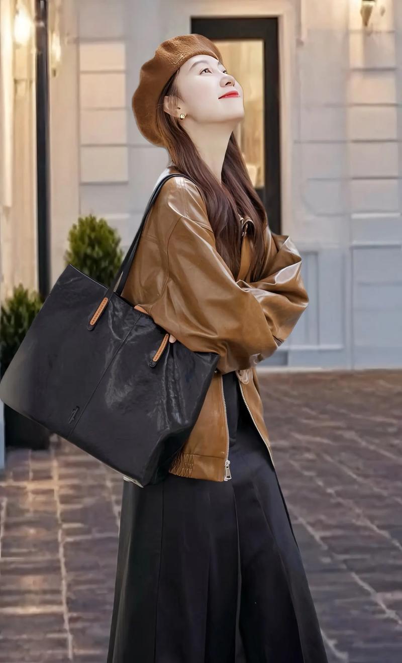 什么衣服配皮裙好看