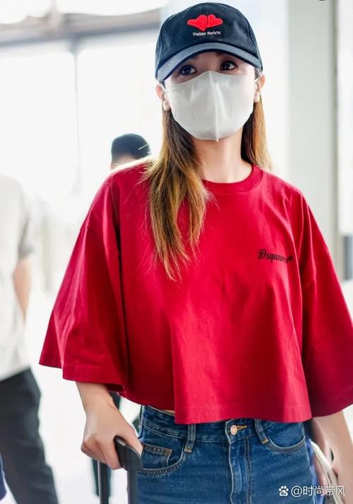 红色t恤配什么外套