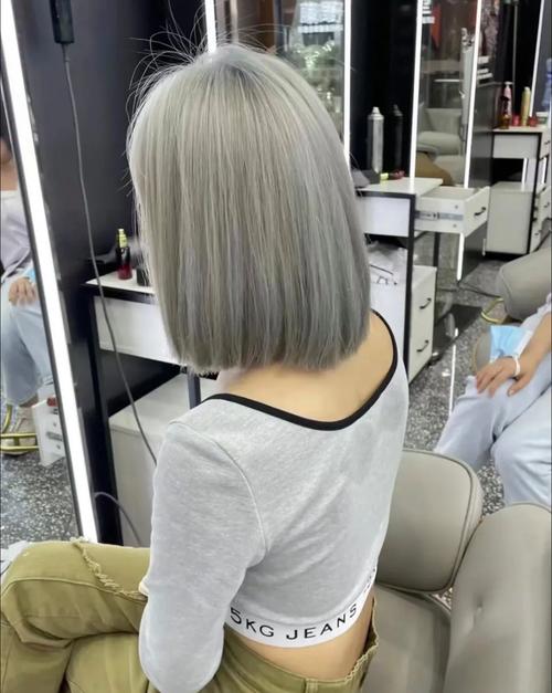 奶奶灰是什么颜色