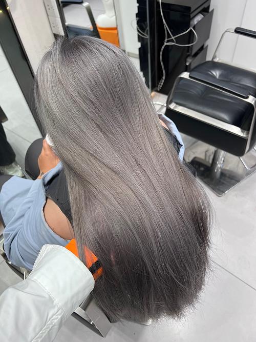 奶奶灰是什么颜色