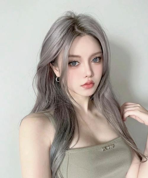 奶奶灰是什么颜色