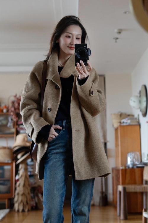 短大衣怎么搭配下装