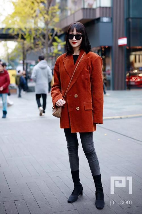 大红色短靴怎么搭配