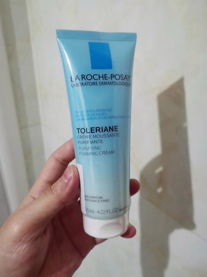 理肤泉清洁舒缓洗面奶