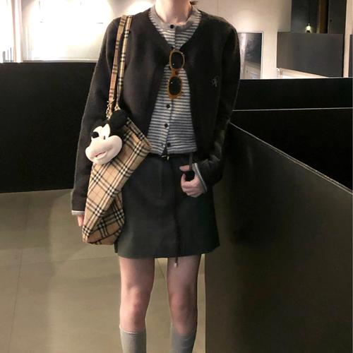 短条纹的上衣怎么搭配