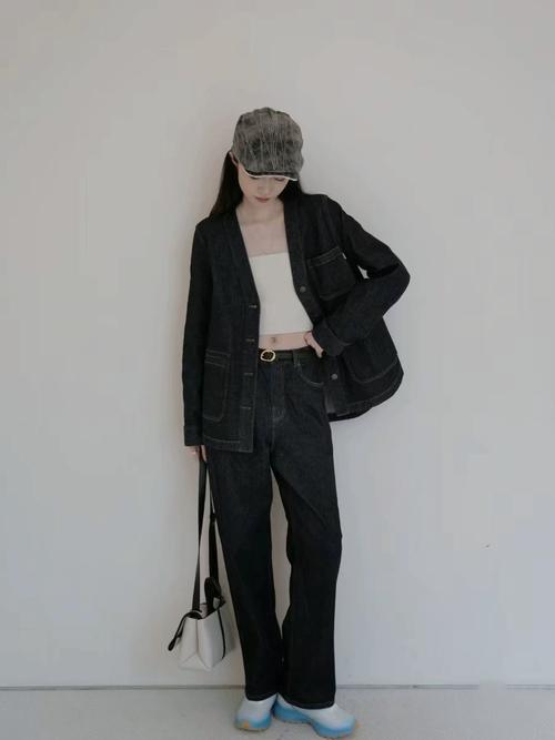 有领t恤怎么搭配外套